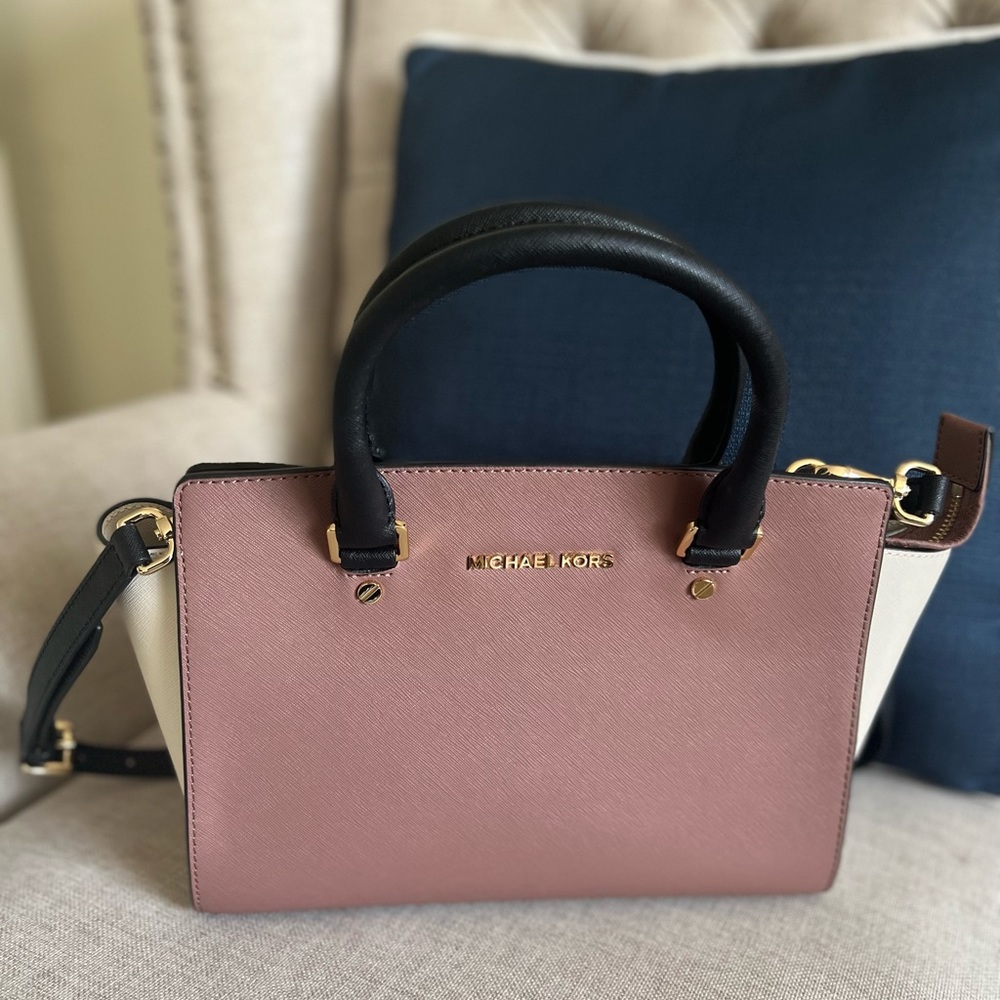 Micheal kors selma medium bag